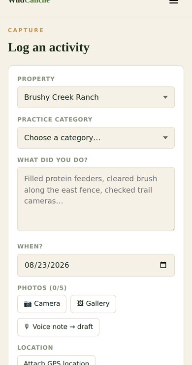 WildCaliche capture screen — camera, gallery, and voice-note buttons with GPS attach